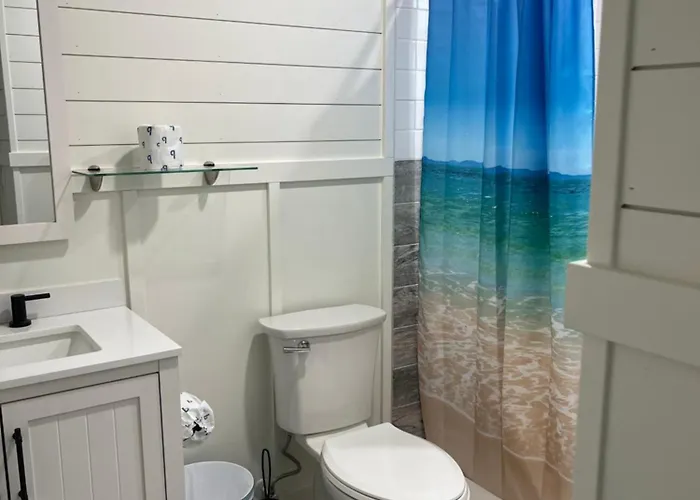 Holiday home Cheerful 7 Bdrm With Private Pool One Block From *