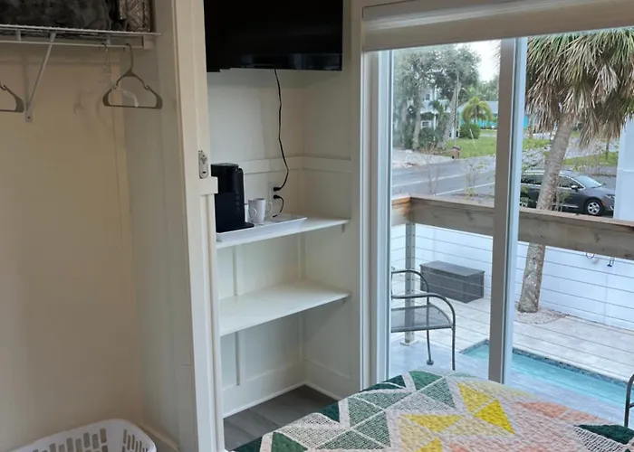 Holiday home Cheerful 7 Bdrm With Private Pool One Block From