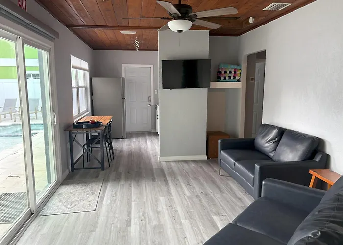 Cheerful 7 Bdrm With Private Pool One Block From