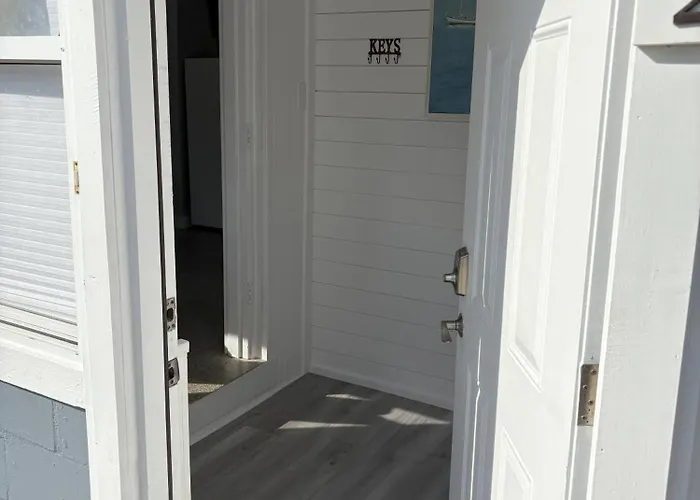 Cheerful 7 Bdrm With Private Pool One Block From Holiday home
